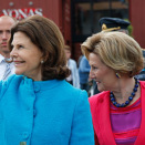 Queens walking through Tromsø (Photo: Cornelius Poppe / NTB scanpix)